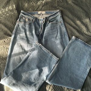 Abercrombie curve love straight jeans , light denim wash.